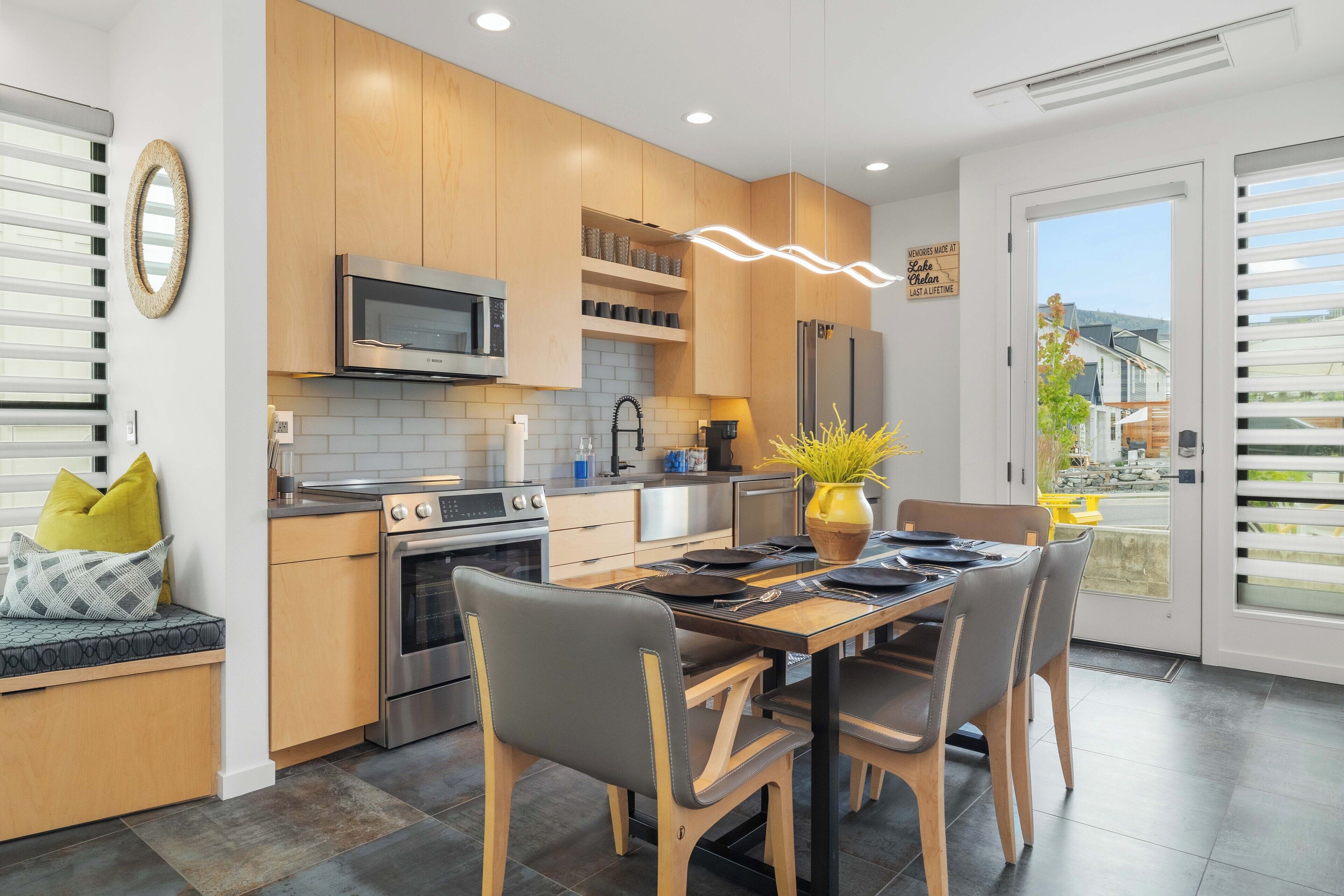 Geladeira, micro-ondas, fogão, cooktop