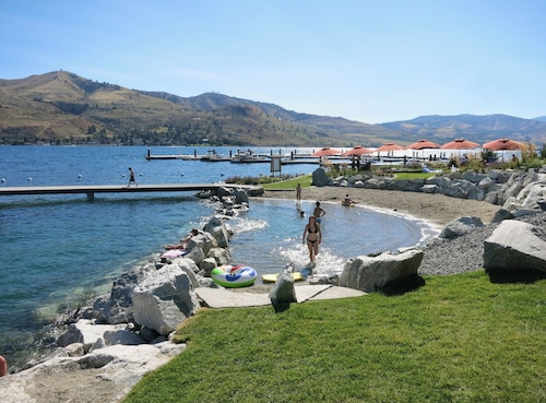  Paddle boards, Fire table, Bikes, Outdoor Heater & Covered Patio, Outdoor Games