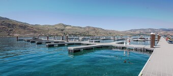 Adventure at Lake Chelan - Dog Friendly w/ Paddle Boards, Bikes + Fireplace