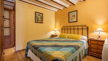 1 habitación, tabla de planchar con plancha, wifi gratis y ropa de cama