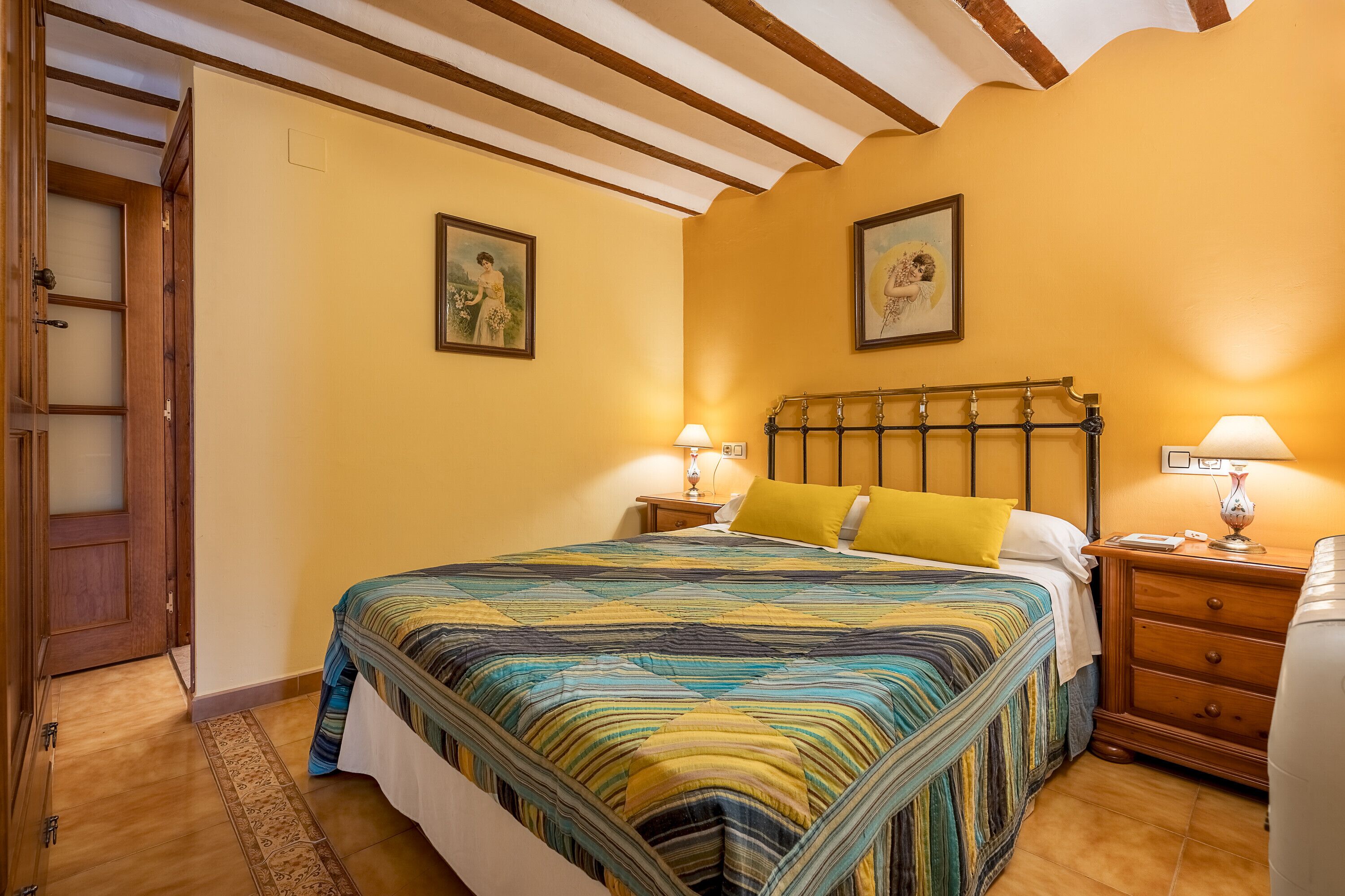 1 slaapkamer, een strijkplank/strijkijzer, gratis wifi, beddengoed