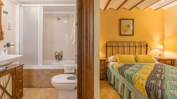 Ducha, secador de pelo, toallas