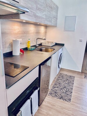 Rice cooker, griddle, toaster oven, cookware/dishes/utensils - Mareta Lodge (Bora Bora)