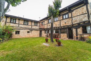 Exterior - Country House 'Cortijo Las Monjas' with Mountain View, Private Garden and Wi-Fi (Villaescusa de las Torres)