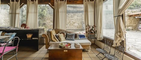 Télévision, cheminée