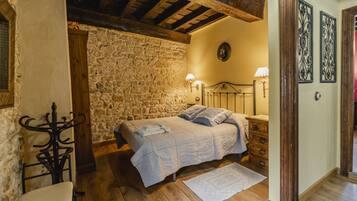 5 dormitoris, wifi gratuïta i roba de llit