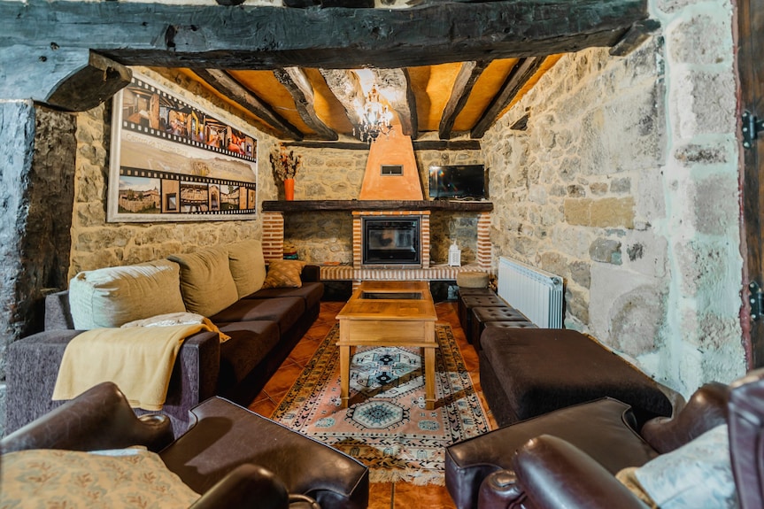 Casa Rural 'Cortijo Las Monjas' En Montaña Palentina Con Jardín Y Wi-fi - Peña Amaya