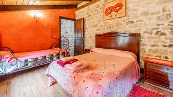 5 habitaciones, wifi gratis y ropa de cama