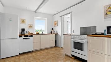 Réfrigérateur, four, plaque de cuisson, lave-vaisselle