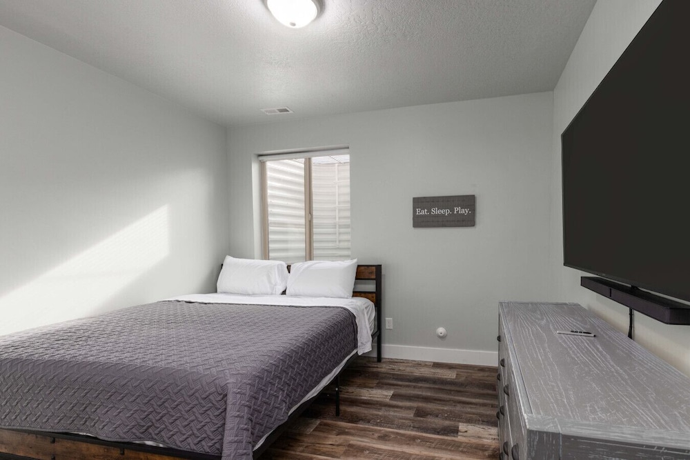 Lotus Lodge w/ Private Hot Tub & Game Room! - Fish Haven | Vrbo