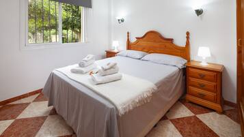 2 bedrooms, iron/ironing board, free WiFi, bed sheets