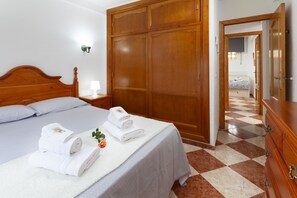 2 slaapkamers, een strijkplank/strijkijzer, gratis wifi, beddengoed