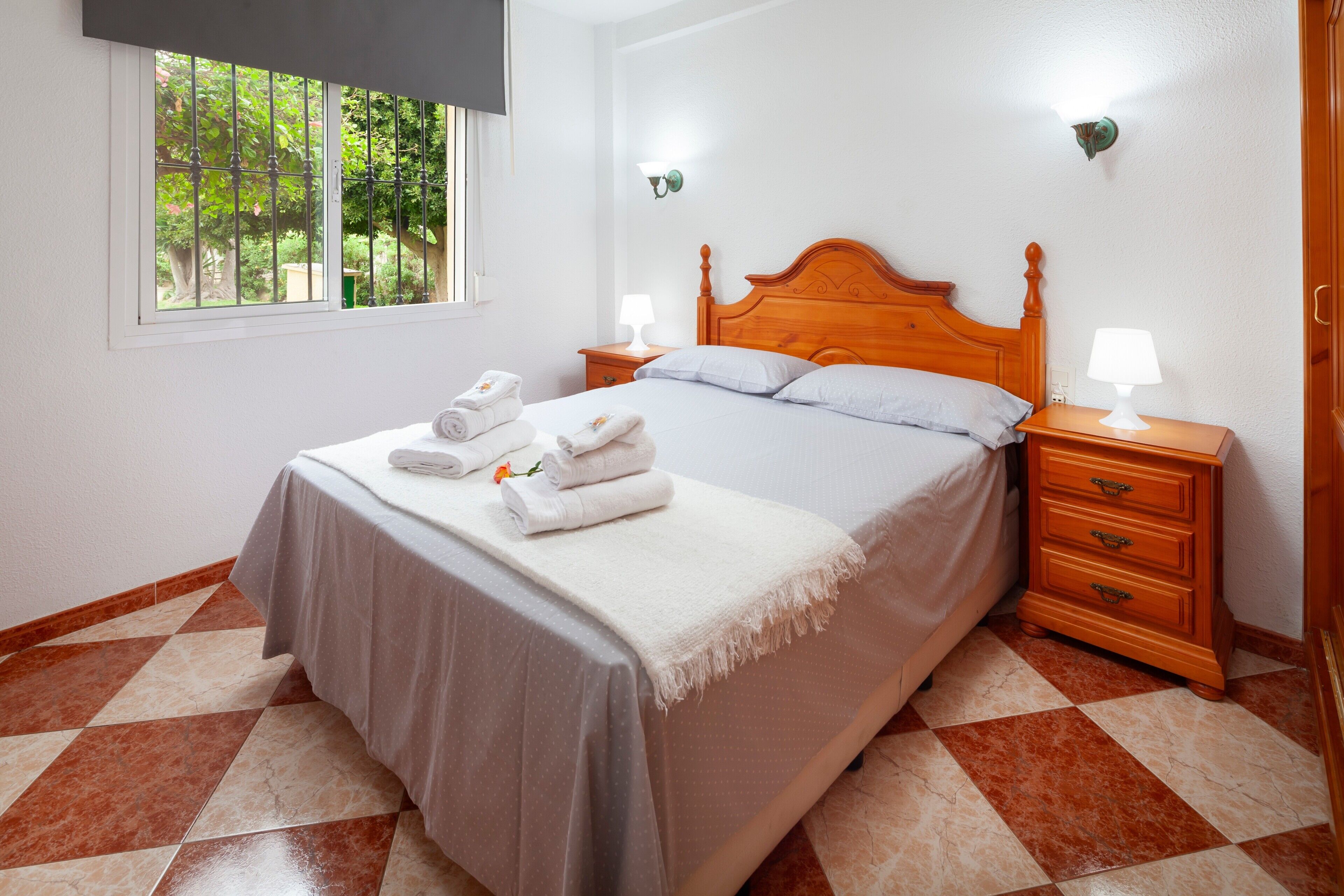 2 bedrooms, iron/ironing board, free WiFi, bed sheets