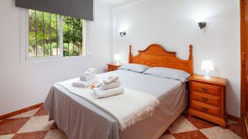 2 bedrooms, iron/ironing board, free WiFi, bed sheets
