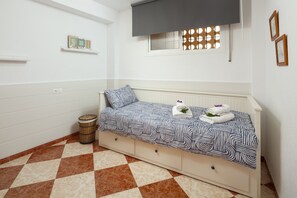 2 bedrooms, iron/ironing board, free WiFi, bed sheets