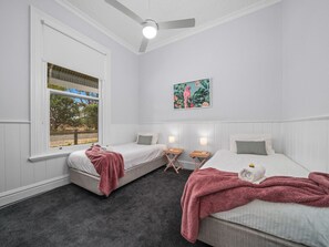 3 chambres, fer et planche à repasser, Wi-Fi, draps fournis