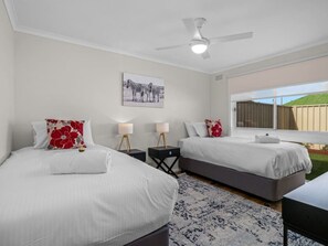 2 quartos, ferros/tábuas de passar roupa, Wi-Fi, roupa de cama