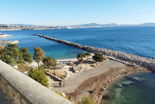 'Gîte Rénové Calanques La Vesse' avec vue montagne, Wi-Fi et climatisation