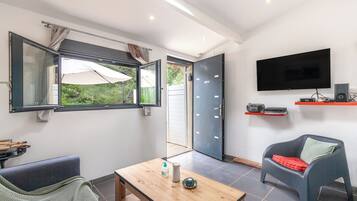 Tv, dvd-spelare och en stereo