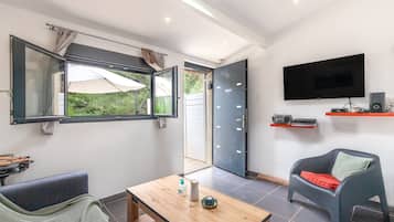 Fernseher, DVD-Player, Stereoanlage