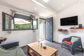 TV, DVD player, aparelho de som