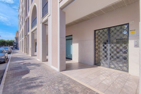 Exterior detail - Charming Central Apartment with Terrace, Just 5 Minutes from the Beach (Civitanova MARCHE)