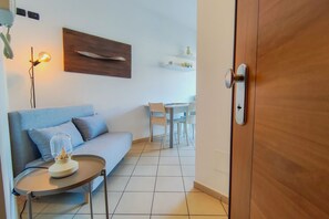 Living area - Charming Central Apartment with Terrace, Just 5 Minutes from the Beach (Civitanova MARCHE)