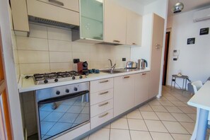 Private kitchen - Charming Central Apartment with Terrace, Just 5 Minutes from the Beach (Civitanova MARCHE)