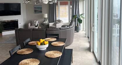 Bayfront Luxury Home with Hot Tub, Sleeps 16+