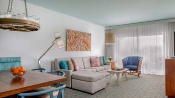 Een smart-tv, videogames, een dvd-speler en tafelvoetbal