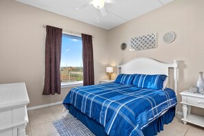 3 室のベッドルーム、アイロン / アイロン台、WiFi (無料)、ベッドシーツ