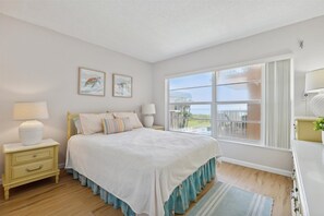 3 bedrooms, desk, iron/ironing board, free WiFi - 3 Bed, Direct Ocean View Condo - Heated Pool! (Cocoa Beach)