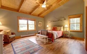 3 soverom, safe på rommet, strykejern/-brett og reiseseng for barn