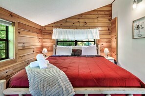 3 bedrooms, desk, free WiFi, bed sheets - Secluded Cabin With a View.  Close to Attractions. Hot tub. Open concept, movies (Sevierville)