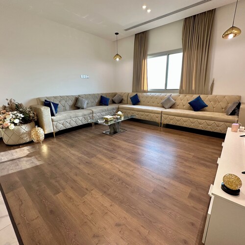 Experience the Best 3 Beds 180sqm Apartment with Unparalleled Space and Comfort