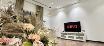 Experience the Best 3 Beds 180sqm Apartment with Unparalleled Space and Comfort