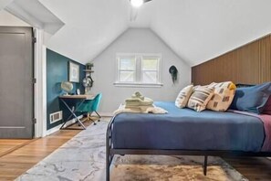 4 bedrooms, iron/ironing board, WiFi, bed sheets