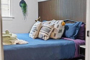 1 slaapkamer, een strijkplank/strijkijzer, wifi, beddengoed