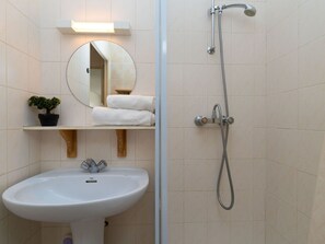 Bathroom - Les Terrasses de Beaupré by Interhome (Arcachon)