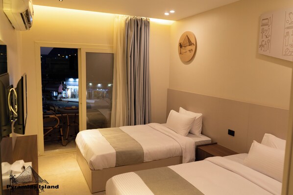 غرفة ديلوكس مزدوجة أو بسريرين منفصلين - منظر للجبل | خزنة داخل الغرفة ومكواة/لوح كي وواي فاي مجانًا