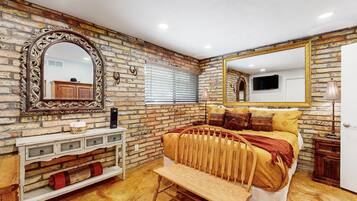 2 bedrooms, iron/ironing board, internet, bed sheets