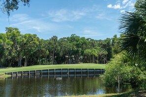 Golf - 3 BR/2BA Cottage w/ Screen Porch! Dog Friendly! Amenity Cards! (Seabrook Island)