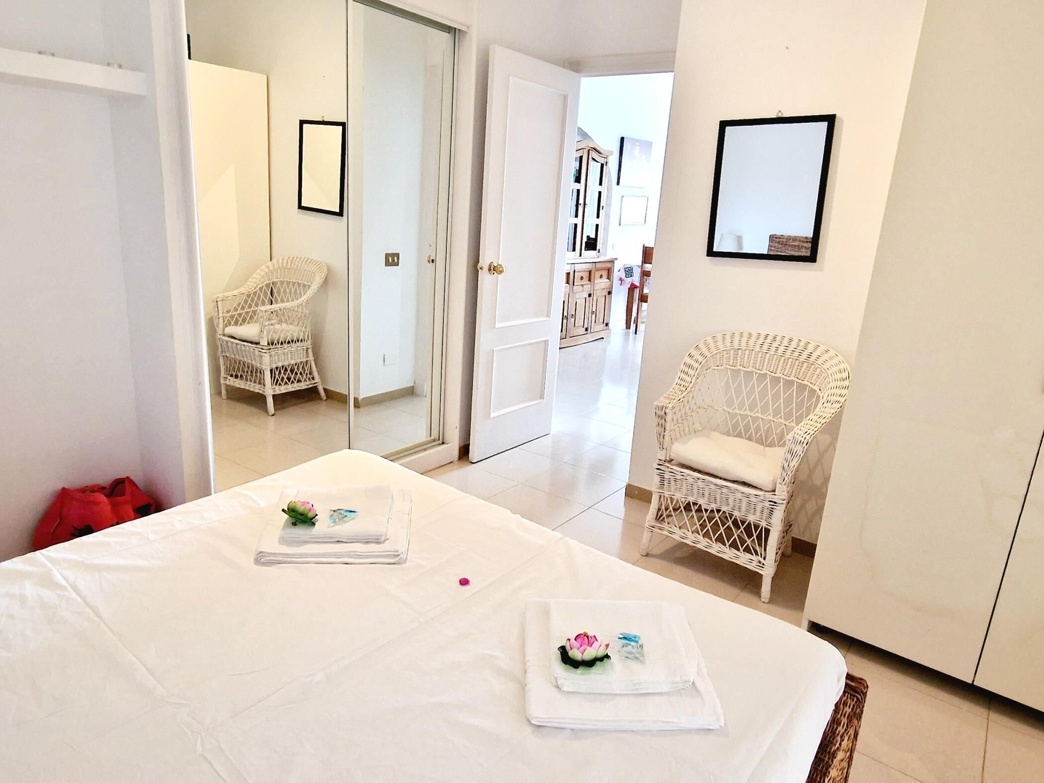 1 多间卧室、床单