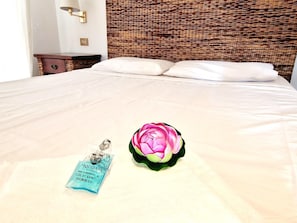 1 bedroom, bed sheets