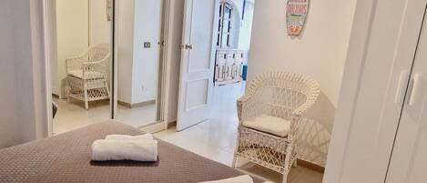 1 bedroom, bed sheets