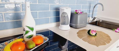 雪櫃、微波爐、焗爐、咖啡機/沖茶器