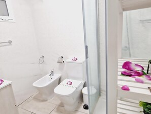 Shower, hair dryer, towels - Ocean view 1 bedroom Costa Adeje (Costa Adeje)