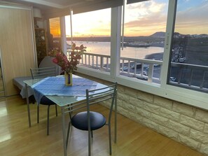Outdoor dining - Beautiful Small Studio on Rooftop, Ocean View (Arona)