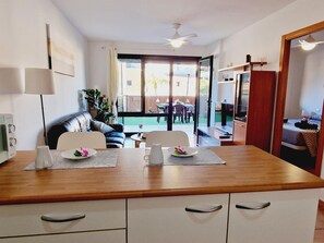 Dining - Paraiso, 2 Bedroom, Terrace, wifi free (Playa Paraíso)