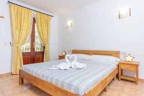 3 dormitorios, tabla de planchar con plancha, wifi gratis y ropa de cama